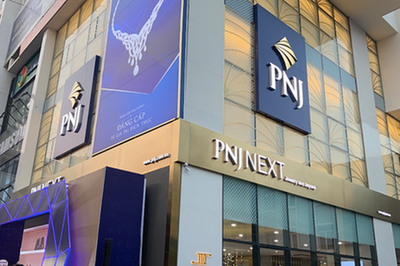 Vàng bạc Đá quý Phú Nhuận (PNJ): Quỹ ngoại xả hàng, doanh thu sụt giảm gần 8% trong năm 2025