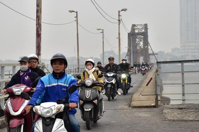 Dự báo thời tiết 15.2: Hà Nội trời lạnh, TP. HCM mưa dông