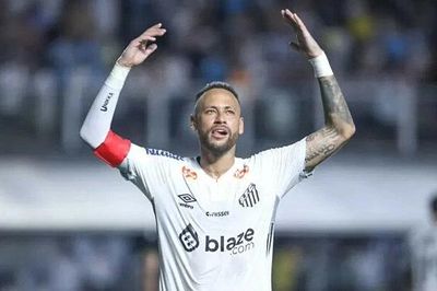 Neymar tái xuất sau hơn hai tháng