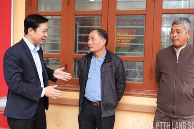 Các ứng cử viên đại biểu Quốc hội khóa XVI tiếp xúc cử tri tại trung tâm cụm xã Bắc Sơn, Vũ Lễ và Thiện Thuật