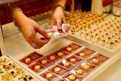 Giá vàng bật tăng hơn 1% sau cú lao dốc, cảnh báo rủi ro mua đuổi