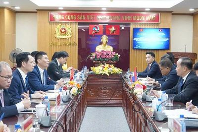 Đoàn đại biểu Bộ Công an Lào trao đổi, học tập kinh nghiệm tại Trung tâm hành chính công Công an tỉnh Thanh Hóa