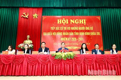 Đồng chí Phó Bí thư Tỉnh ủy, Chủ tịch HĐND tỉnh Lê Quốc Chỉnh và các ứng cử viên đại biểu HĐND tỉnh tiếp xúc cử tri các xã Cổ Lễ, Cát Thành, Ninh Giang