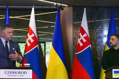 Theo sau Hungary, Slovakia tuyên bố sẽ chặn khoản vay của EU dành cho Ukraine