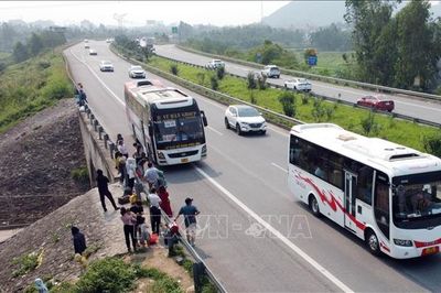 Xử phạt xe khách chở vượt hơn 300% số người quy định