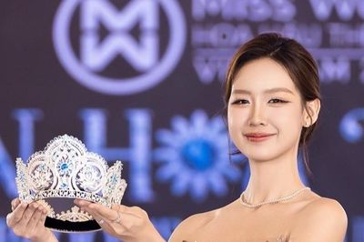 Hoa hậu Lê Nguyễn Bảo Ngọc xinh đẹp bên chiếc vương miện đính 3.368 viên đá quý