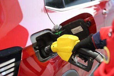 Ngành hóa dầu và các ngân hàng quốc tế đối mặt với áp lực lớn do xung đột tại Trung Đông