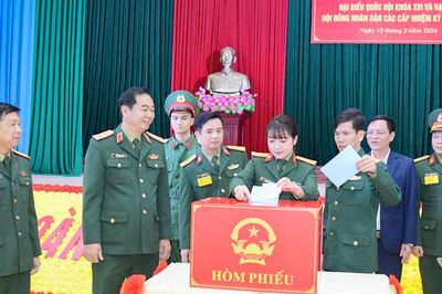 Lực lượng vũ trang bầu cử nghiêm túc, chặt chẽ, phát huy quyền và nghĩa vụ công dân