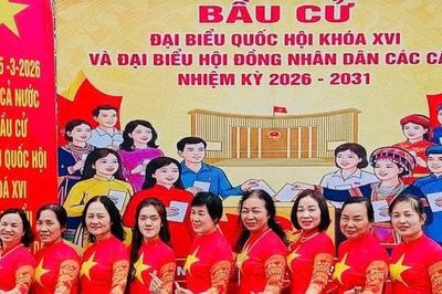 Phụ nữ Thủ đô duyên dáng trong tà áo dài, trách nhiệm với ngày hội non sông