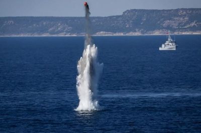 Iran rải thủy lôi, Hormuz thành chiến trường?