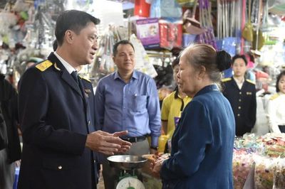 Lý do cán bộ thuế đến chợ gặp tiểu thương