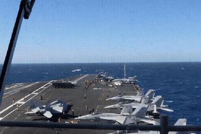 CENTCOM hé lộ hậu trường vận hành bay trên tàu sân bay Mỹ