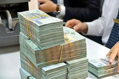 Vì sao nhiều người mang tiền gửi ngân hàng?