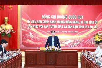 Đổi mới mạnh mẽ công tác tư tưởng, tuyên truyền