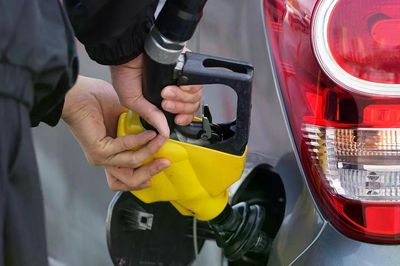 Áp lực giá xăng tại Đức: Thuế cao hay doanh nghiệp 'đẩy giá'?