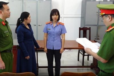 2 đối tượng bị khởi tố vì sản xuất cà phê giả