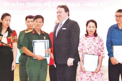 Viết tiếp câu chuyện ở Câu Nhi