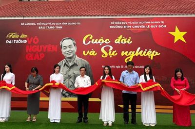 Triển lãm 'Đại tướng Võ Nguyên Giáp - Cuộc đời và sự nghiệp' tại Quảng Trị