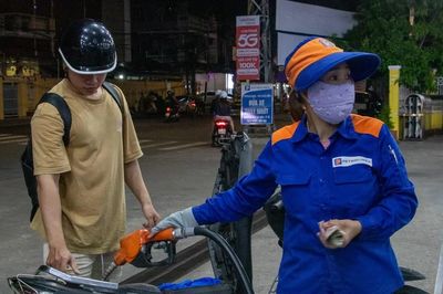 Đà Nẵng bàn giải pháp hỗ trợ doanh nghiệp trước biến động giá xăng dầu