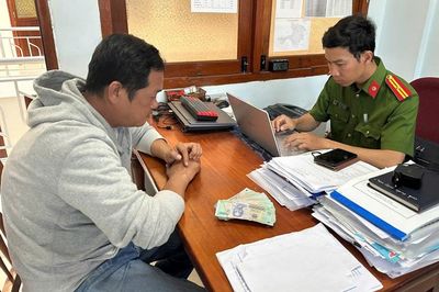 Vừa rút 90 triệu từ cây ATM thì bị kẻ gian cạy cốp xe trộm mất