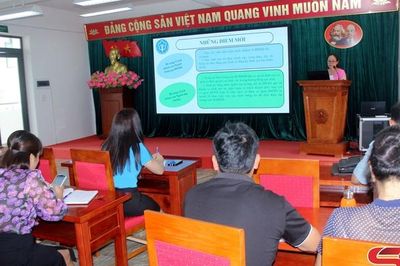 Tăng cường giáo dục chính trị, tư tưởng, pháp luật cho công nhân