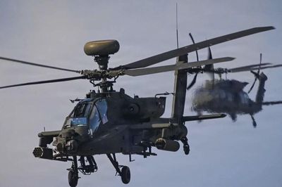 Trực thăng tấn công AH-64E Apache chứng minh khả năng săn UAV trong diễn tập tại Đức