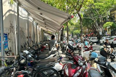 Vỉa hè Đà Nẵng trước giờ cấm buôn bán