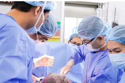 Bóc tách u xơ tử cung 12kg cho bệnh nhân 25 tuổi
