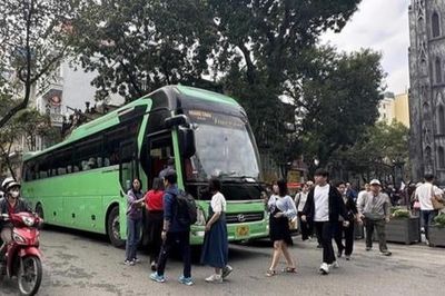 Xem xét cấp phép với xe hợp đồng trên 28 chỗ tại khu vực trung tâm Hà Nội