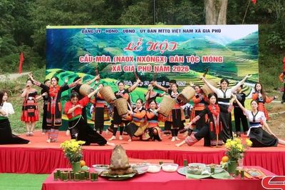 Lễ hội cầu mùa dân tộc Mông xã Gia Phù