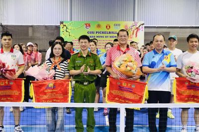 Sôi nổi giải pickleball Công an phường Tây Hồ chào mừng các ngày lễ lớn