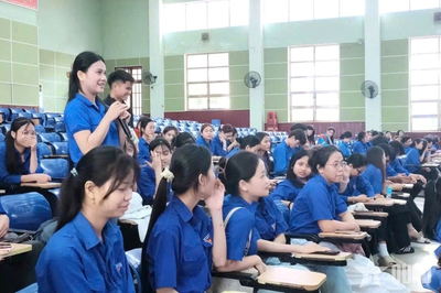 Trung tâm Bảo đảm Kỹ thuật (Vùng 3 Hải quân) tuyên truyền biển, đảo tại Trường Đại học Quảng Nam