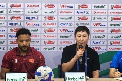 HLV Kim Sang Sik nói gì sau chiến thắng trước Malaysia?