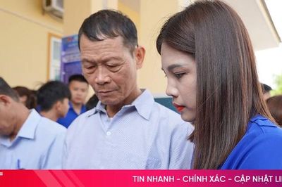 Tuổi trẻ Hà Tĩnh 'cầm tay chỉ việc', đưa người dân lên không gian số