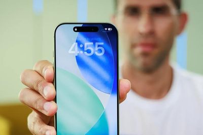 iPhone 18 trở thành 'át chủ bài AI' thầm lặng của Apple