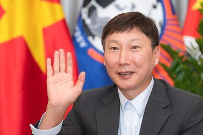 Tuyển Việt Nam: Cần HLV Kim Sang Sik tỉnh táo