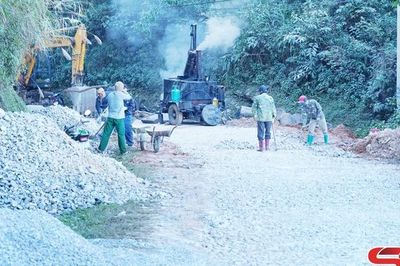 Xây dựng đường giao thông ở các xã vùng cao