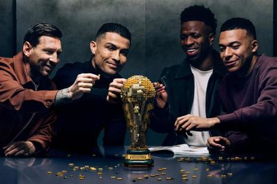 LEGO 'triệu hồi' Messi, Ronaldo cùng lập đội, xây World Cup bằng… gạch nhựa