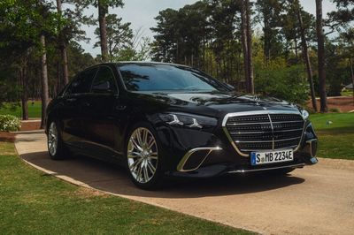Huyền thoại làng golf được tặng chiếc Mercedes-Benz S-Class hàng thửa