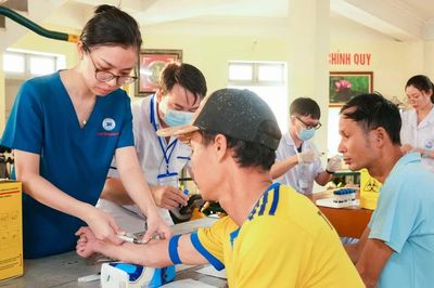 Chung tay vì sức khỏe nơi đảo xa