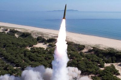 Tên lửa Hwasong-11A đầu đạn bom chùm 'biến mọi mục tiêu thành tro bụi' trên diện tích 7 hecta