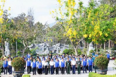 Lãnh đạo TPHCM dâng hương tưởng nhớ các Anh hùng liệt sĩ tại đặc khu Côn Đảo