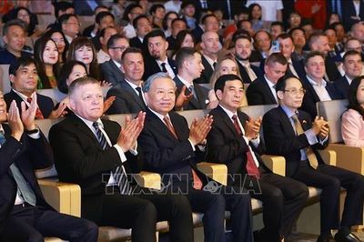 Tổng Bí thư, Chủ tịch nước và Thủ tướng Slovakia dự hòa nhạc hữu nghị Việt Nam - Slovakia