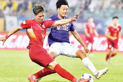 Hà Nội FC tiếp tục đua top ba