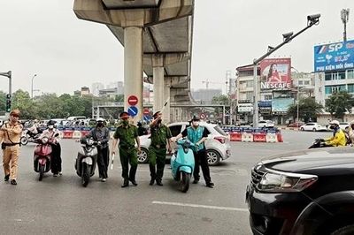 Chạy xe máy ngược chiều, thói quen xấu không thể biện minh