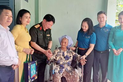 Nghĩa tình trong những ngày tháng Tư lịch sử