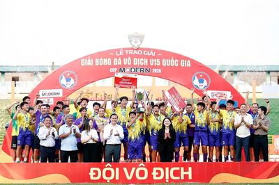 U15 Hà Nội I lần đầu vô địch U15 Quốc gia; Barca dừng bước tại tứ kết Champions League