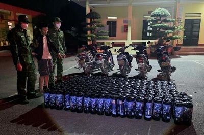 Bắt vụ vận chuyển 184 bình khí cười trái phép
