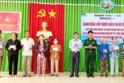 Đầy ắp nghĩa tình 'Tết Quân-Dân' ở Vĩnh Long