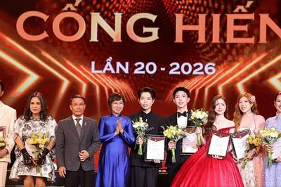 Giải thưởng Cống hiến: 20 năm vinh danh tài năng Việt